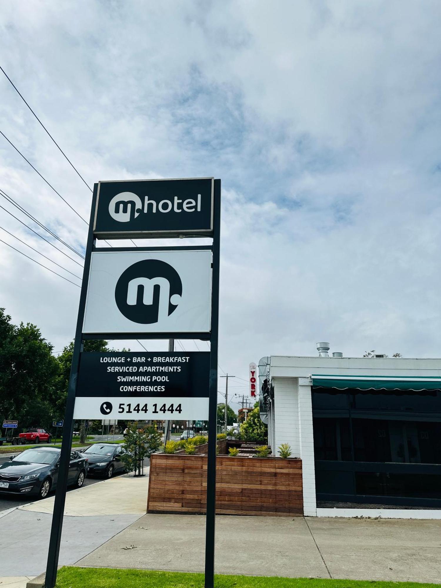 M Motel 4*