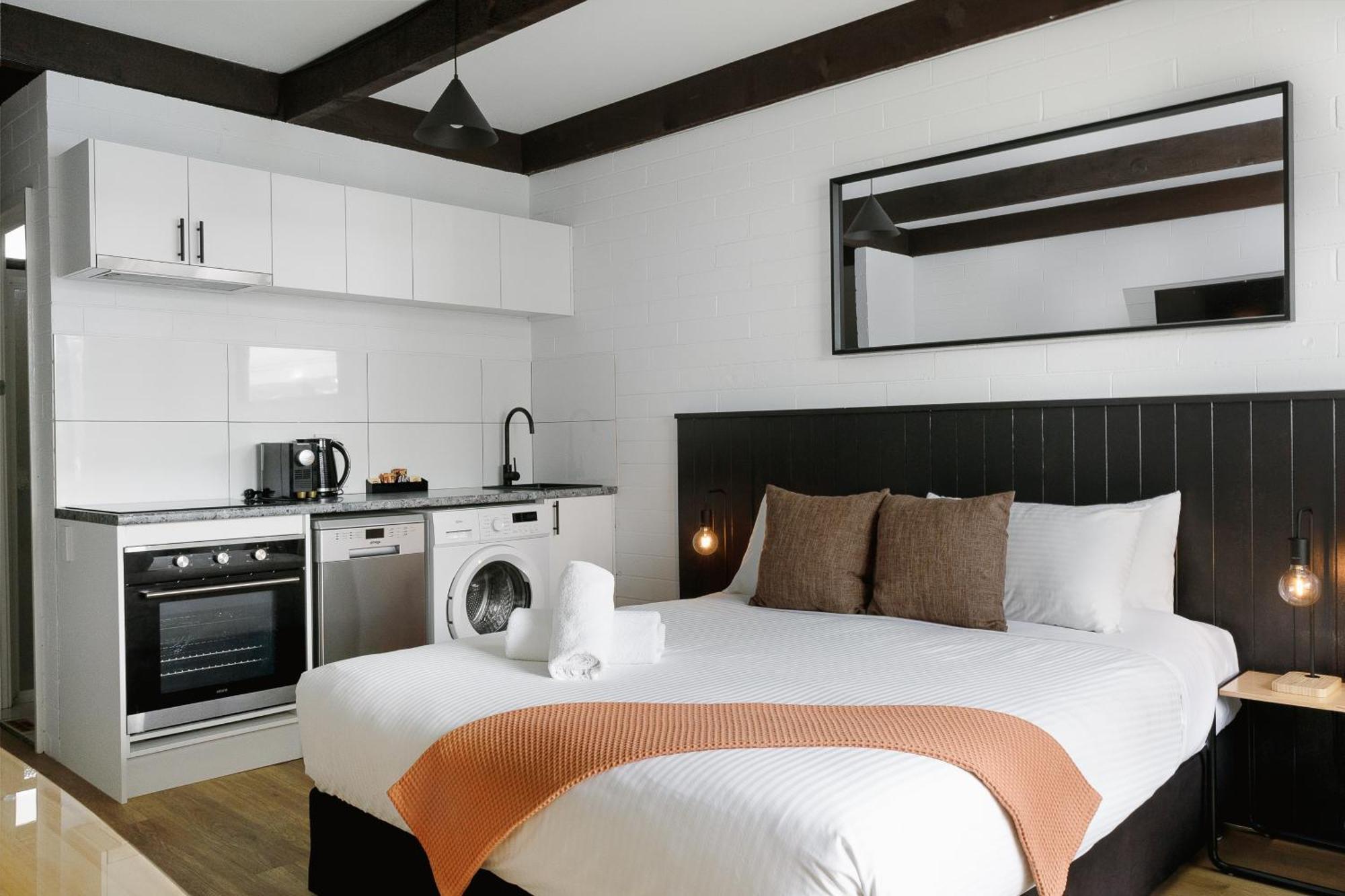 Motel M 4*