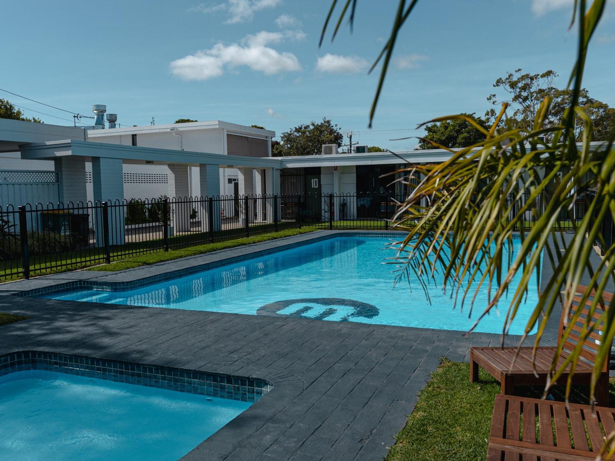 Motel M